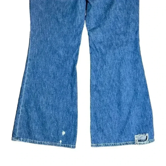 Free People We the Free Flare Leg Distressed Jeans Size 31 - Picture 6 of 8